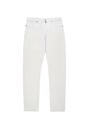 Weiße gerade Jeans mit Knopf- und Reißverschluss, Vorder- und Gesäßtaschen, auf einem schlichten weißen Hintergrund präsentiert.