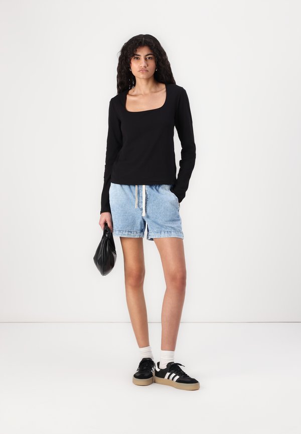 EASY PULL ON - Denim shorts - light indigo4