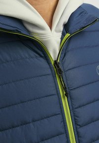Jack & Jones COLLAR NOOS - Väst - ensign blue