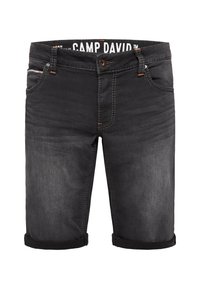 Shorts de mezclilla negros, con dobladillo vuelto, diseño de cinco bolsillos, costura contrastante y cinturilla con la marca "CAMP DAVID".