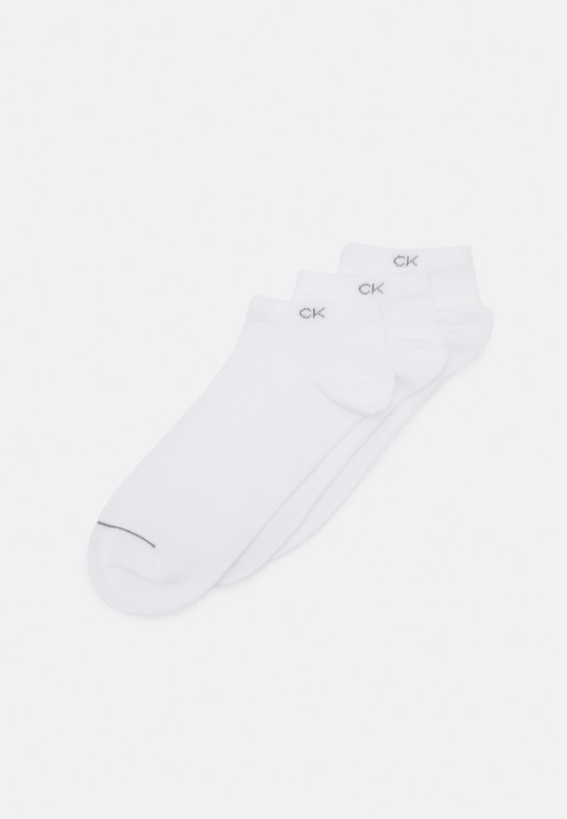 Meias de tornozelo brancas em mistura de algodão, com um discreto logo "CK" cinza na bainha. Textura suave e design clássico. Pacote com três.