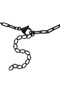 Catena in metallo nero con anelli ovali e un gancio girevole. La catena ha una texture liscia e appare robusta e flessibile nel design.