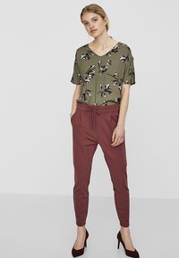 Vero Moda VMEVA STRING PANT NOOS - Tracksuit bottoms - dark red