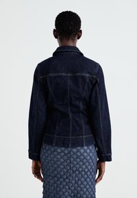 ONLY ONLFREDERIKKE SHAPED - Veste en jean - dark blue denim