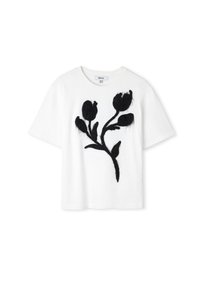 Witte katoenen t-shirt met een zwart bloemenborduursel. Het shirt heeft korte mouwen en een ontspannen pasvorm.