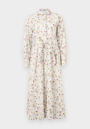 Robe longue boutonnée en tissu crème avec imprimé floral en rose, jaune et vert. Comprend une ceinture à la taille et des manches longues.