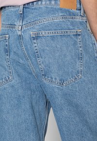 Weekday GALAXY LOOSE STRAIGHT UNISEX - Calças de ganga folgadas - hanson blue