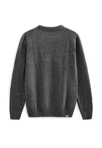 Maglione grigio scuro lavorato a maglia con scollo rotondo a coste e maniche lunghe. Presenta un motivo a rilievo e polsini e orlo a coste.