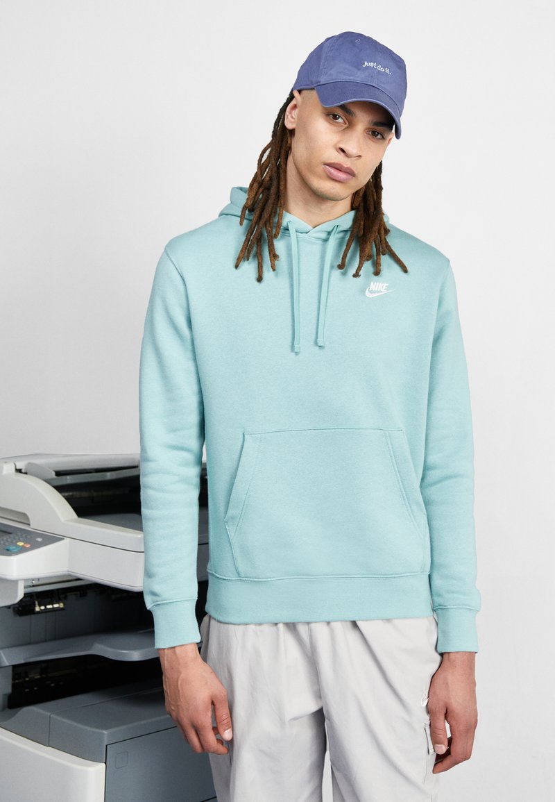 Nike Sportswear - CLUB HOODIE - Ikdienas džemperis - mineral/white, Palielināt