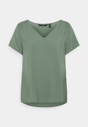 VMNADS SHOULDER FRILL - Camiseta básica - laurel wreath