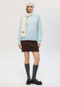 Non selezionato, white