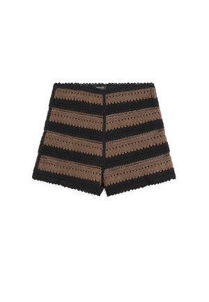 Shorts lavorati all'uncinetto con strisce orizzontali nere e marroni, caratterizzati da un orlo e una fascia in vita con bordi smerlati su sfondo bianco.