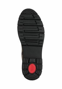 Talpă de pantof din cauciuc negru cu un model de profil adânc, având un accent circular roșu și un eticheta în relief cu mărimea "37." Suprafață texturată pentru aderență.