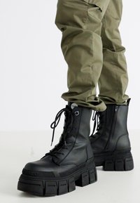 Buffalo GOSPHER LACE UP MID - Snørestøvletter - black