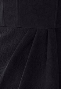 Unselected, black