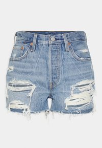 Denimové šortky světle modré barvy s třepenými okraji, opotřebovanými detaily a několika roztrženími. Mají standardní pas a kovové zapínání na knoflík.