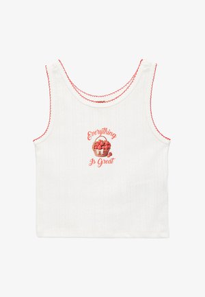 Haut sans manches blanc à côtes avec des bords festonnés rouges et un panier de fraises avec le texte "Tout est génial" en rouge sur le devant.