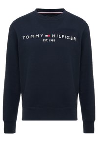 Felpa blu navy in cotone, con scollo tondo, maniche lunghe e logo testuale bianco stampato sul davanti.