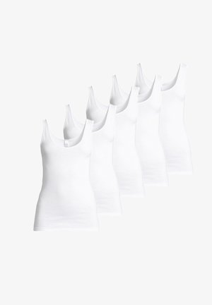 Cinque canottiere bianche in cotone con scollatura a barchetta e spalline sottili, caratterizzate da una texture liscia e un design aderente.