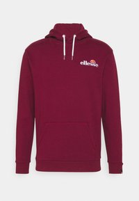 Burgunderfarbene Kapuzenpullover mit weißen Kordeln, frontaler Känguru-Tasche und kleinem weißen und orangen "ellesse"-Logo auf der linken Brust.