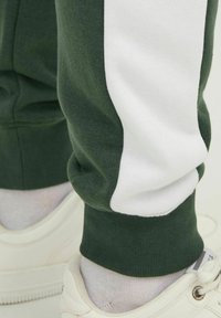 Jack & Jones JPSTWILL JJREID PANT  - Pantaloni sportivi - mountain view