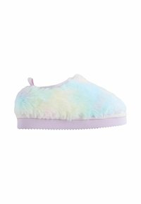Zapatilla difusa de color pastel con una textura suave, que presenta una forma redondeada y una base de color púrpura claro. Incluye una pestaña trasera para facilitar el uso.