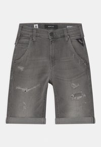 Šedé džínsové šortky s distressed úpravou, s ohrnutými lemy a dvěma předními kapsami. Na pásku a kapse se nachází značka.