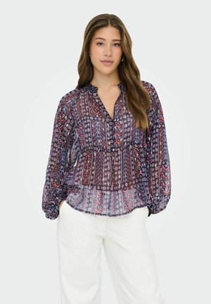 Blouse transparente à imprimé floral en bleu marine et bordeaux, avec un devant boutonné, des manches longues et des détails froncés à la taille.