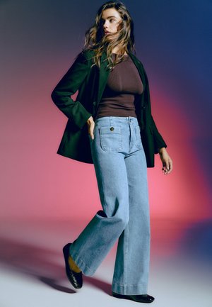 Stradivarius D77 - Flared jeans - light blue