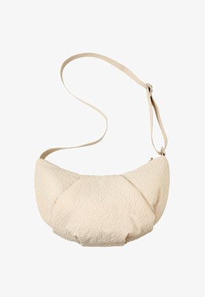 Borsa a tracolla color crema con texture, forma curva e tracolla regolabile, caratterizzata da tessuto morbido e imbottito e chiusura con cerniera.