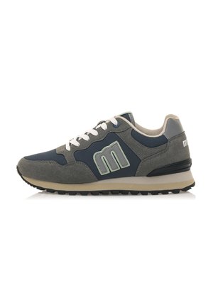 Zapatillas de running para hombres que presentan una combinación de malla de color azul marino y ante gris, con un logo verde claro, cordones blancos y una suela exterior de goma negra.