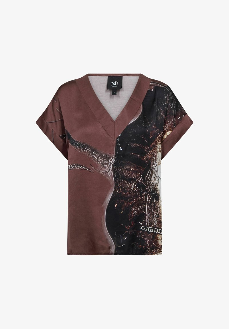 Καφέ και μαύρο κοντομάνικο μπλουζάκι με V-λαιμόκοψη και αφηρημένο ζωικό σχέδιο, σε μέγεθος small από την μάρκα NÜ Denmark.