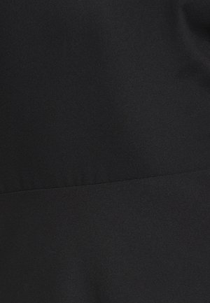 Melnā audumā ir gluda tekstūra ar smalku spīdumu. Dizainam ir vienkārša, minimālistiska izskata ar vienmērīgu virsmu un bez rakstiem.