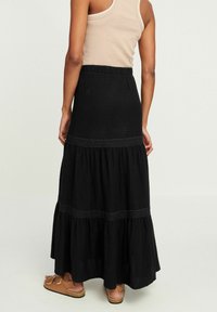 Next TEXTURED - REGULAR FIT - Maksi sijonas - black