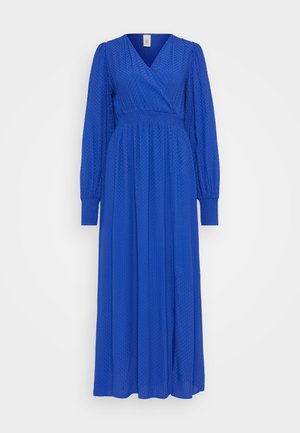 Robe portefeuille longue, bleue, en tissu texturé, avec un décolleté en V et des manches longues bouffantes. Elle possède une taille ajustée et une jupe fluide.