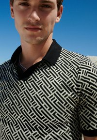Next CUBAN COLLAR PATTERN-REGULAR FIT - Polotričko - black white
