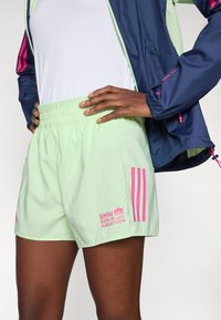 adidas Performance BER25 OTR SHORTS - Korte broeken - semi green spark