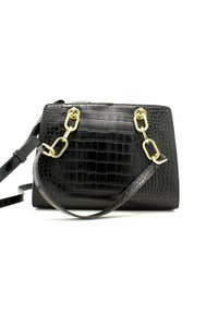 Bolso de mano de cuero negro con estampado de cocodrilo y herrajes dorados, con correa de hombro desmontable y forma estructurada.