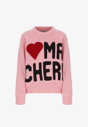 Maglione rosa lavorato a maglia con testo nero audace "MA CHERI" e motivo a cuore rosso. Maniche lunghe con polsini e orlo a coste.