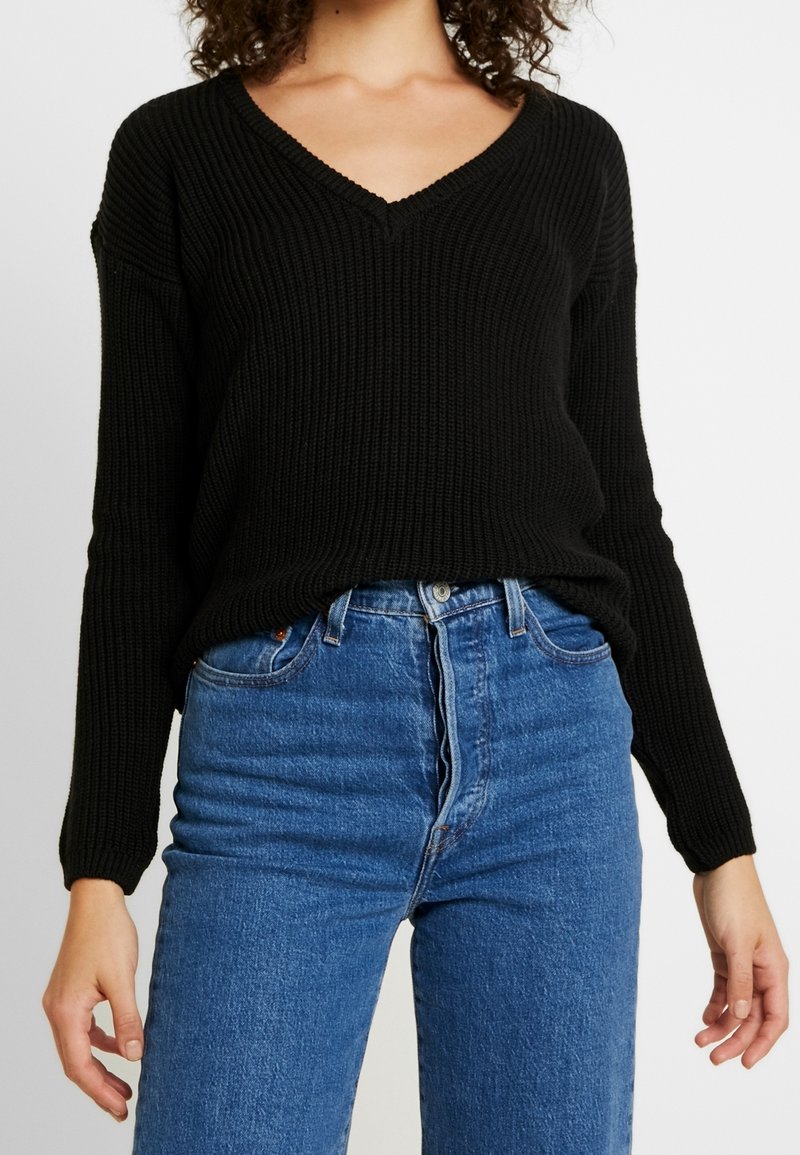 NA-KD Sweter