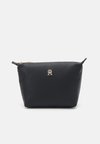 POPPY REFORM WASHBAG - Wash bag - black