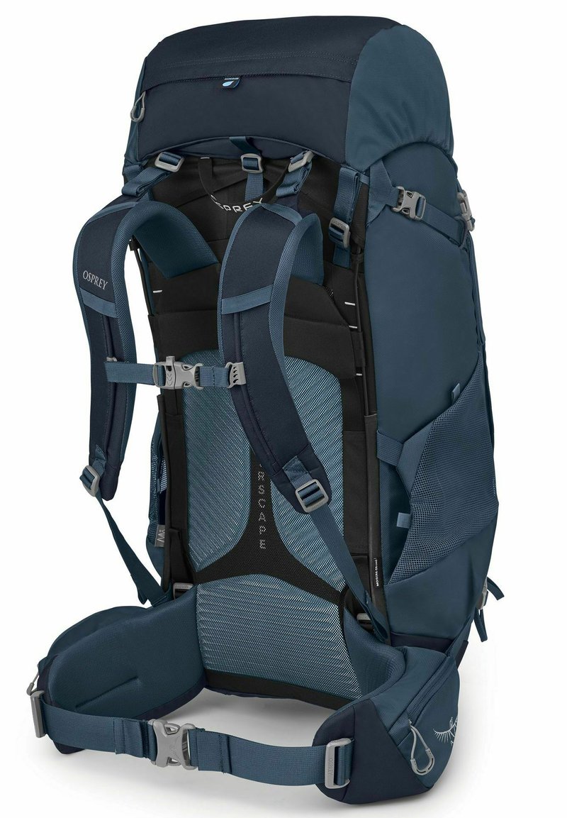 Mochila Osprey en azul y negro con un diseño estructurado, respaldo de malla acolchada, correas ajustables y múltiples puntos de sujeción.