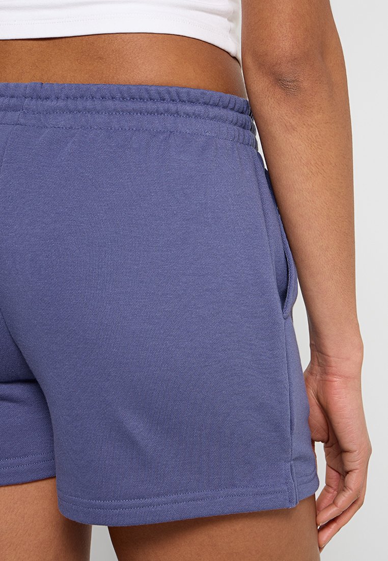 RELAXED FIT