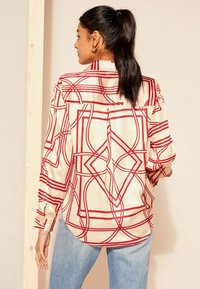 Friends Like These THROUGH-REGULAR FIT - Paitapusero - red geo