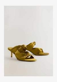 Unausgewählt, green