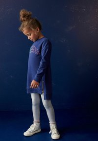 Next STANDARD - Svetríkové šaty - navy blue rainbow star embellished