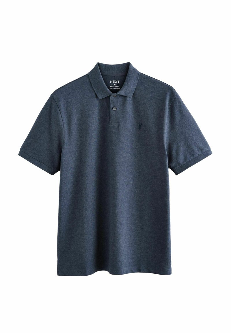 Navyblauwe polo met korte mouwen, gemaakt van textuurstof, met een twee-knops sluiting en een subtiel logo op de linkerbovenkant van de borst.