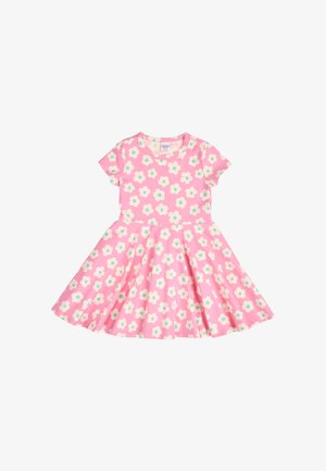 Lyserød kortærmet kjole med hvide og turkise blomsterprint, tætsiddende bodice og skørt med vidde, designet til små børn.