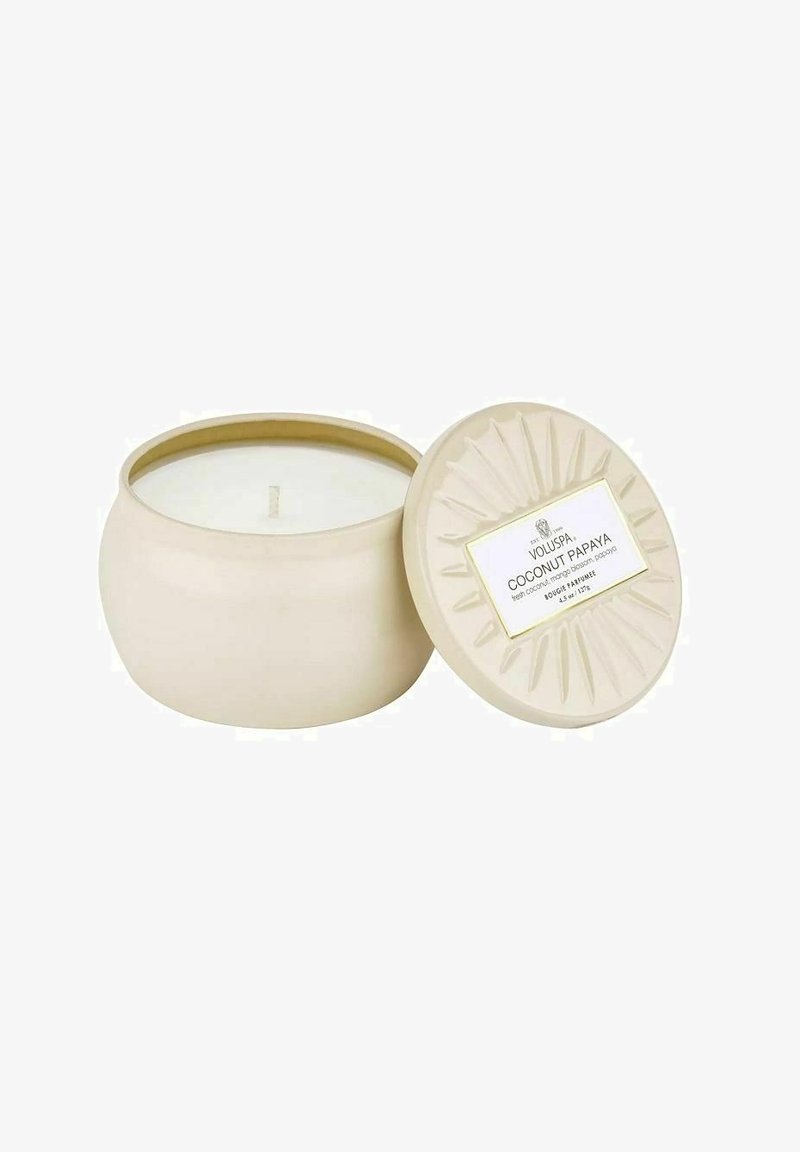 Voluspa - VOLUSPA DECORATIVE TIN CANDLE COCONUT PAPAYA 127G - Tuoksukynttilä - white, Suurenna