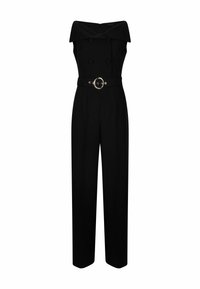 Tutina nera con scollatura a spalle scoperte, chiusura doppiopetto, pantaloni a gamba larga e una cintura coordinata con una fibbia circolare.